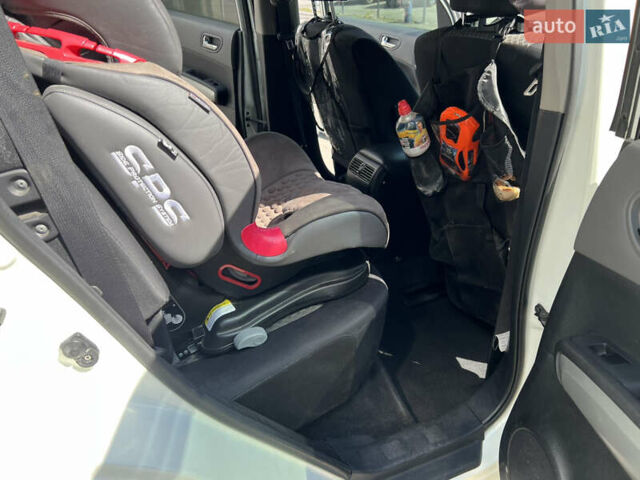 Белый Ниссан ИксТрейл, объемом двигателя 2 л и пробегом 154 тыс. км за 9000 $, фото 23 на Automoto.ua