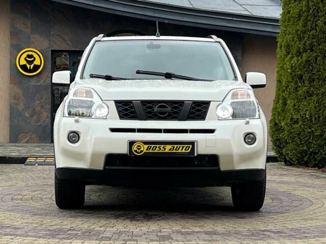 Белый Ниссан ИксТрейл, объемом двигателя 2 л и пробегом 255 тыс. км за 10650 $, фото 1 на Automoto.ua