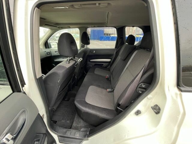 Белый Ниссан ИксТрейл, объемом двигателя 2 л и пробегом 271 тыс. км за 5000 $, фото 12 на Automoto.ua