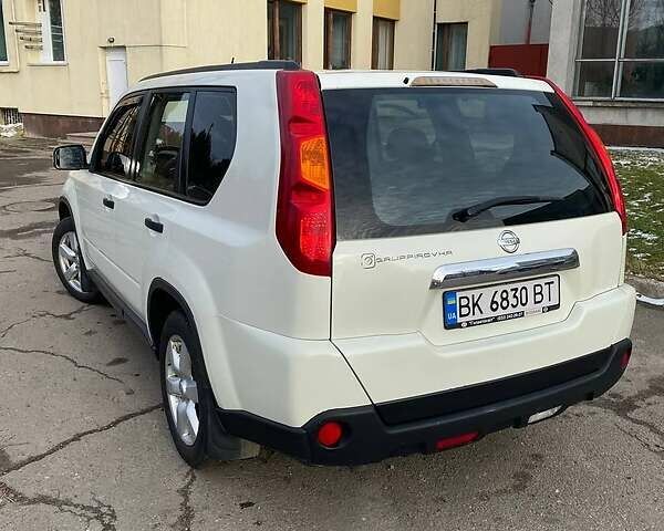 Белый Ниссан ИксТрейл, объемом двигателя 2 л и пробегом 202 тыс. км за 7800 $, фото 1 на Automoto.ua
