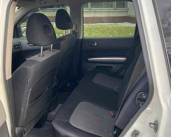Белый Ниссан ИксТрейл, объемом двигателя 2 л и пробегом 202 тыс. км за 7800 $, фото 3 на Automoto.ua