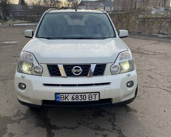 Белый Ниссан ИксТрейл, объемом двигателя 2 л и пробегом 202 тыс. км за 7800 $, фото 7 на Automoto.ua