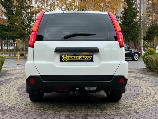 Белый Ниссан ИксТрейл, объемом двигателя 2 л и пробегом 255 тыс. км за 10650 $, фото 5 на Automoto.ua