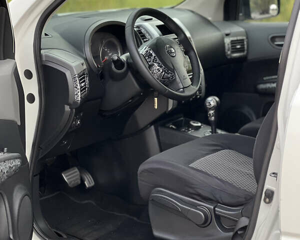 Белый Ниссан ИксТрейл, объемом двигателя 2 л и пробегом 224 тыс. км за 8800 $, фото 19 на Automoto.ua