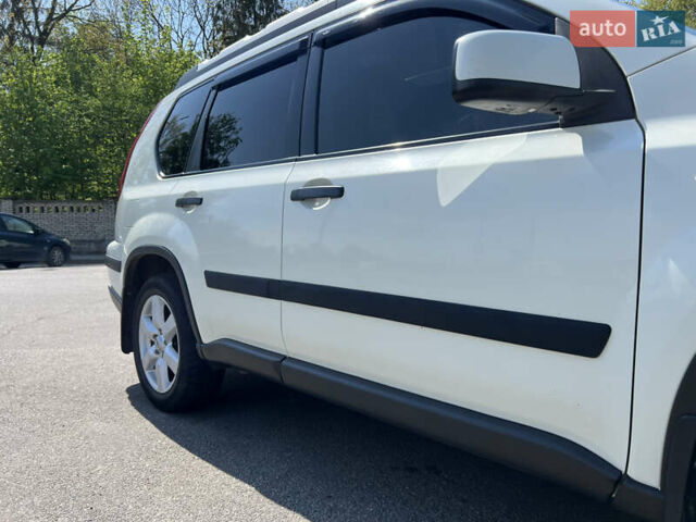 Белый Ниссан ИксТрейл, объемом двигателя 2 л и пробегом 154 тыс. км за 9000 $, фото 9 на Automoto.ua