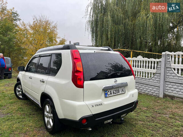 Білий Ніссан ІксТрейл, об'ємом двигуна 2.49 л та пробігом 185 тис. км за 13000 $, фото 2 на Automoto.ua