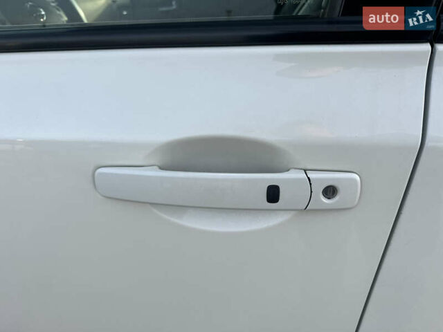 Белый Ниссан ИксТрейл, объемом двигателя 2.49 л и пробегом 199 тыс. км за 9500 $, фото 11 на Automoto.ua