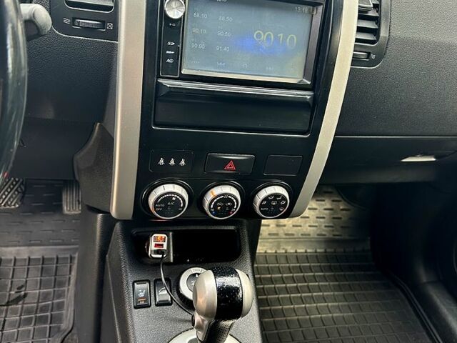 Белый Ниссан ИксТрейл, объемом двигателя 2 л и пробегом 184 тыс. км за 9999 $, фото 9 на Automoto.ua