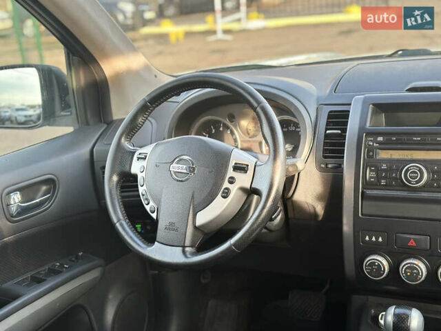 Белый Ниссан ИксТрейл, объемом двигателя 2.49 л и пробегом 199 тыс. км за 9500 $, фото 17 на Automoto.ua