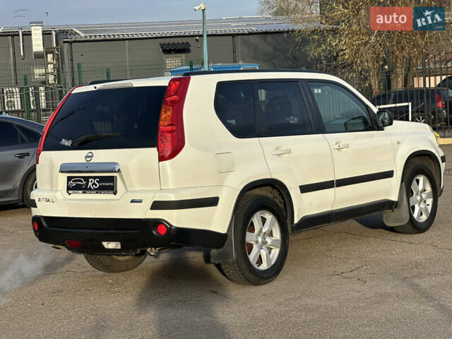 Белый Ниссан ИксТрейл, объемом двигателя 2.49 л и пробегом 199 тыс. км за 9500 $, фото 1 на Automoto.ua