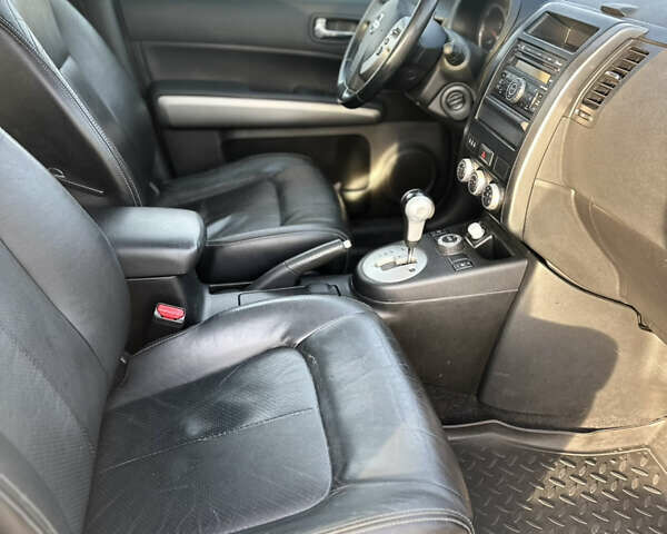 Белый Ниссан ИксТрейл, объемом двигателя 2.49 л и пробегом 199 тыс. км за 9500 $, фото 20 на Automoto.ua