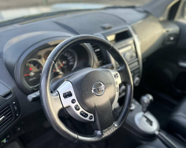 Белый Ниссан ИксТрейл, объемом двигателя 2.49 л и пробегом 199 тыс. км за 9500 $, фото 9 на Automoto.ua