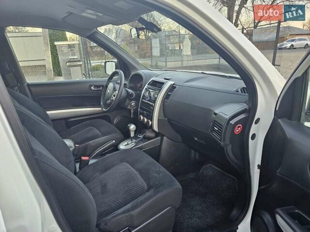 Белый Ниссан ИксТрейл, объемом двигателя 2 л и пробегом 205 тыс. км за 10799 $, фото 29 на Automoto.ua