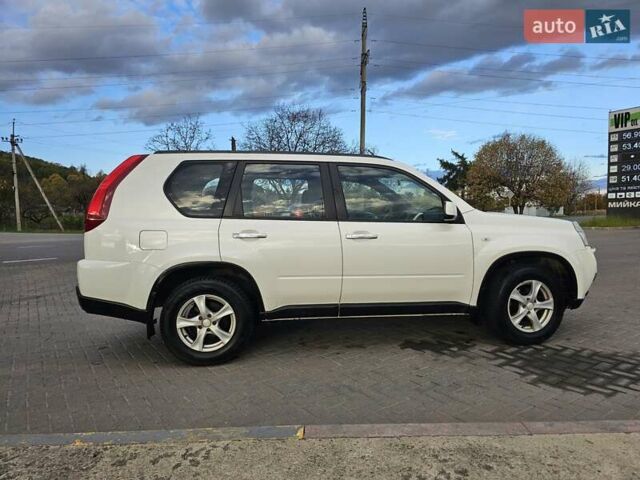 Белый Ниссан ИксТрейл, объемом двигателя 2 л и пробегом 205 тыс. км за 11599 $, фото 16 на Automoto.ua