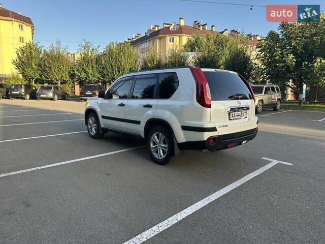 Белый Ниссан ИксТрейл, объемом двигателя 2 л и пробегом 100 тыс. км за 10800 $, фото 10 на Automoto.ua