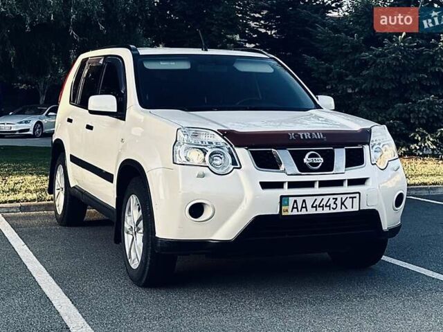 Белый Ниссан ИксТрейл, объемом двигателя 2 л и пробегом 100 тыс. км за 10800 $, фото 1 на Automoto.ua
