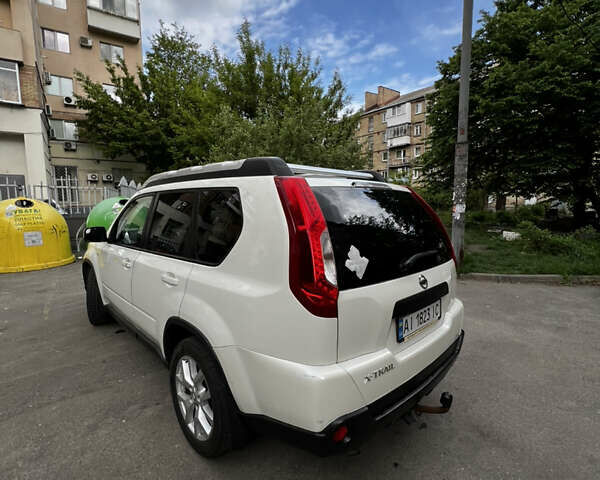 Білий Ніссан ІксТрейл, об'ємом двигуна 2 л та пробігом 248 тис. км за 10000 $, фото 10 на Automoto.ua