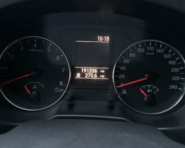 Белый Ниссан ИксТрейл, объемом двигателя 2 л и пробегом 191 тыс. км за 11200 $, фото 9 на Automoto.ua