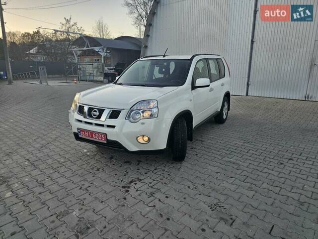 Белый Ниссан ИксТрейл, объемом двигателя 2 л и пробегом 205 тыс. км за 10799 $, фото 1 на Automoto.ua