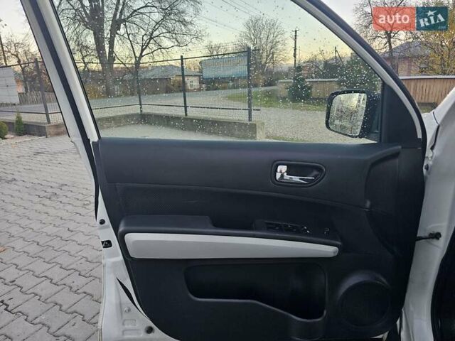 Белый Ниссан ИксТрейл, объемом двигателя 2 л и пробегом 205 тыс. км за 10799 $, фото 24 на Automoto.ua