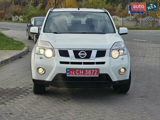 Белый Ниссан ИксТрейл, объемом двигателя 2 л и пробегом 205 тыс. км за 11599 $, фото 5 на Automoto.ua