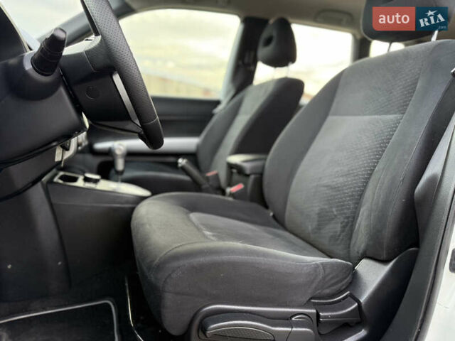 Белый Ниссан ИксТрейл, объемом двигателя 2 л и пробегом 205 тыс. км за 12350 $, фото 9 на Automoto.ua