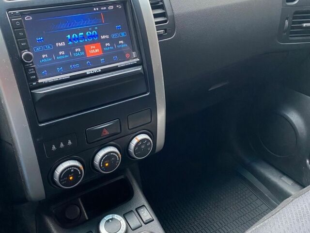 Білий Ніссан ІксТрейл, об'ємом двигуна 2 л та пробігом 220 тис. км за 12970 $, фото 3 на Automoto.ua