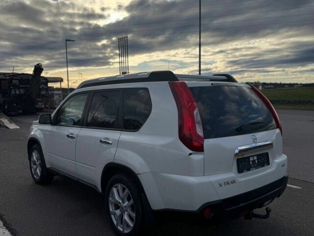 Білий Ніссан ІксТрейл, об'ємом двигуна 2 л та пробігом 286 тис. км за 4353 $, фото 3 на Automoto.ua