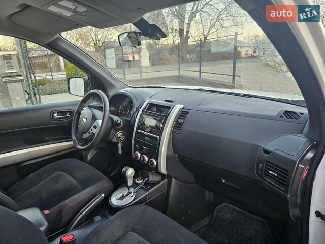 Белый Ниссан ИксТрейл, объемом двигателя 2 л и пробегом 205 тыс. км за 10799 $, фото 31 на Automoto.ua