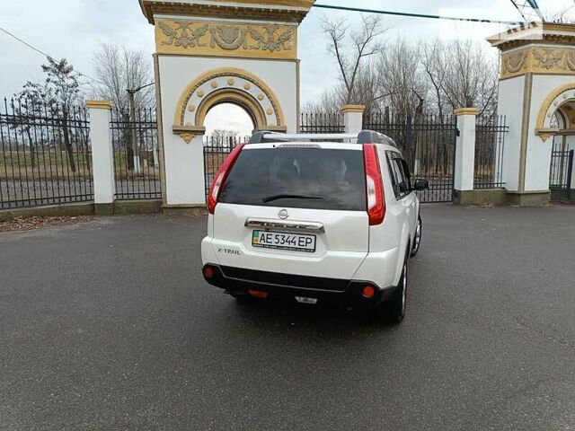 Белый Ниссан ИксТрейл, объемом двигателя 2 л и пробегом 223 тыс. км за 9900 $, фото 6 на Automoto.ua