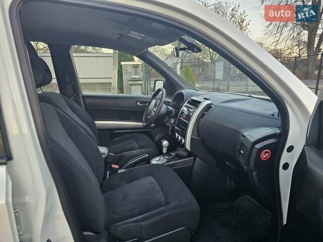 Белый Ниссан ИксТрейл, объемом двигателя 2 л и пробегом 205 тыс. км за 10799 $, фото 30 на Automoto.ua