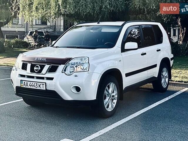 Белый Ниссан ИксТрейл, объемом двигателя 2 л и пробегом 100 тыс. км за 10800 $, фото 2 на Automoto.ua