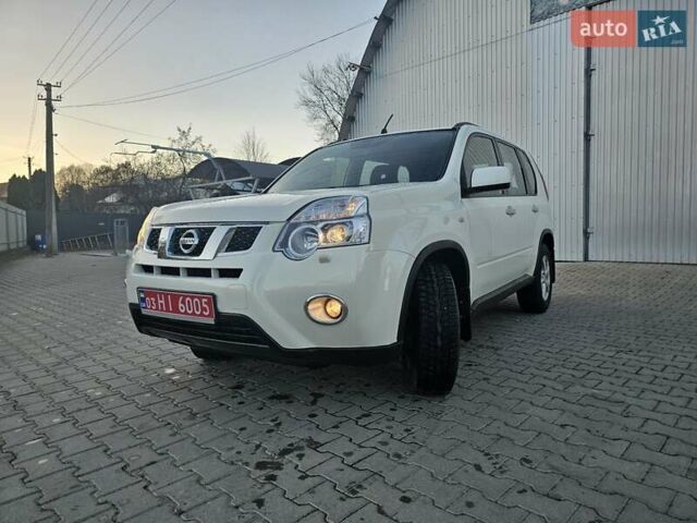 Белый Ниссан ИксТрейл, объемом двигателя 2 л и пробегом 205 тыс. км за 10799 $, фото 4 на Automoto.ua