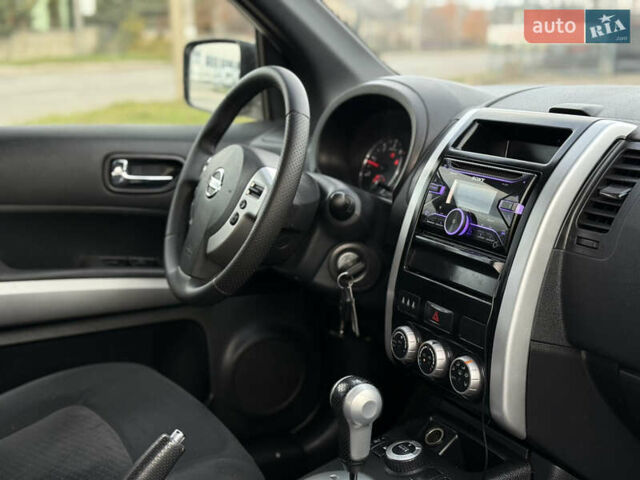 Белый Ниссан ИксТрейл, объемом двигателя 2 л и пробегом 205 тыс. км за 12350 $, фото 7 на Automoto.ua