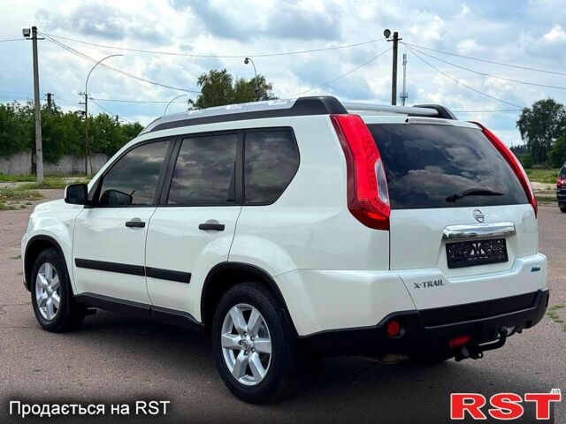 Белый Ниссан ИксТрейл, объемом двигателя 2 л и пробегом 147 тыс. км за 11200 $, фото 3 на Automoto.ua