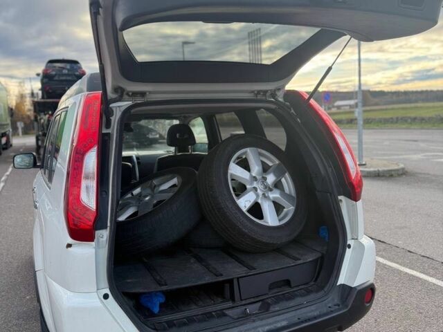 Білий Ніссан ІксТрейл, об'ємом двигуна 2 л та пробігом 286 тис. км за 4353 $, фото 4 на Automoto.ua