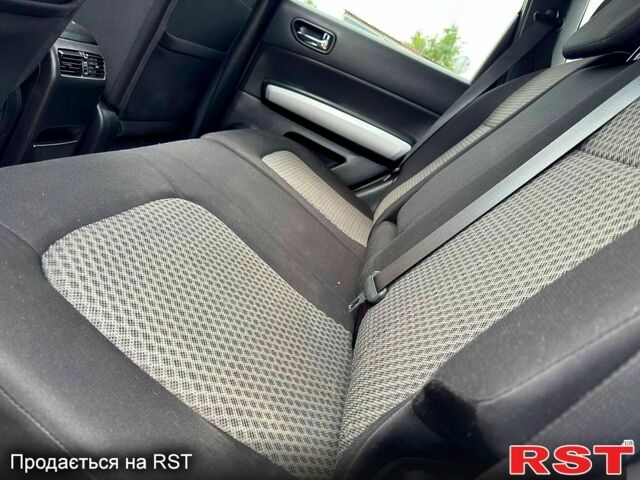 Белый Ниссан ИксТрейл, объемом двигателя 2 л и пробегом 147 тыс. км за 11200 $, фото 6 на Automoto.ua