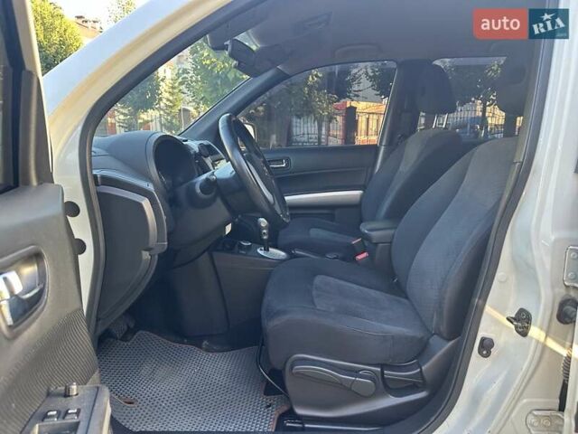 Белый Ниссан ИксТрейл, объемом двигателя 2 л и пробегом 100 тыс. км за 10800 $, фото 6 на Automoto.ua