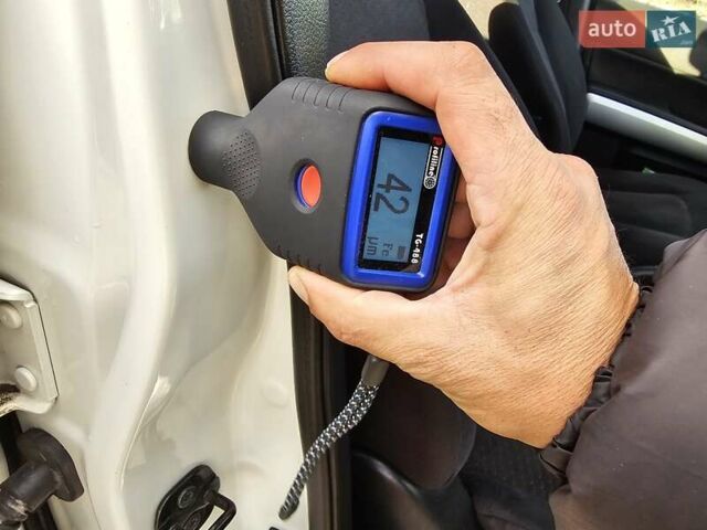 Белый Ниссан ИксТрейл, объемом двигателя 2 л и пробегом 205 тыс. км за 11599 $, фото 64 на Automoto.ua