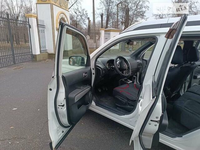 Белый Ниссан ИксТрейл, объемом двигателя 2 л и пробегом 223 тыс. км за 9900 $, фото 13 на Automoto.ua