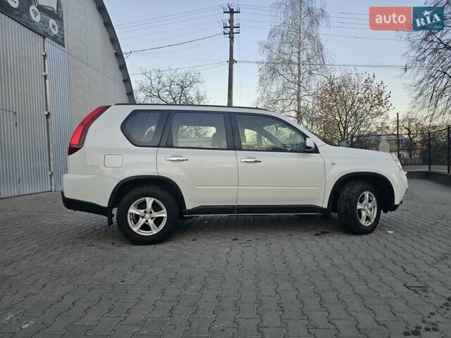 Белый Ниссан ИксТрейл, объемом двигателя 2 л и пробегом 205 тыс. км за 10799 $, фото 14 на Automoto.ua