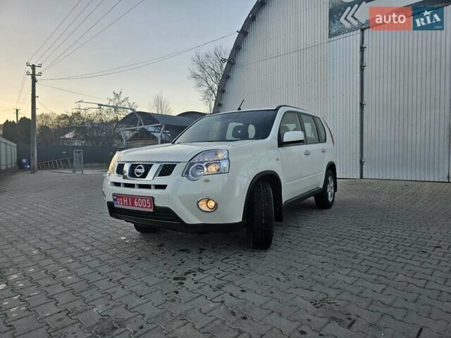 Белый Ниссан ИксТрейл, объемом двигателя 2 л и пробегом 205 тыс. км за 10799 $, фото 2 на Automoto.ua