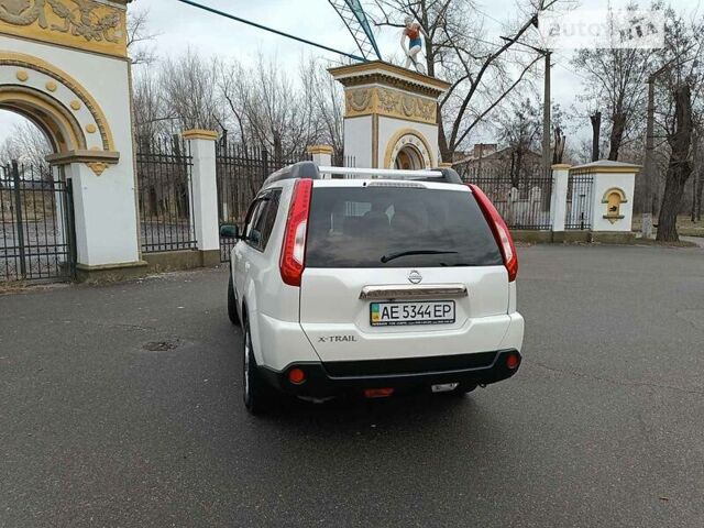 Белый Ниссан ИксТрейл, объемом двигателя 2 л и пробегом 223 тыс. км за 9900 $, фото 5 на Automoto.ua