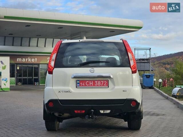 Белый Ниссан ИксТрейл, объемом двигателя 2 л и пробегом 205 тыс. км за 11599 $, фото 12 на Automoto.ua