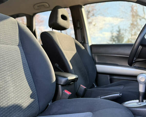 Белый Ниссан ИксТрейл, объемом двигателя 2 л и пробегом 205 тыс. км за 10300 $, фото 7 на Automoto.ua