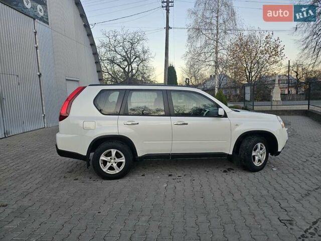 Белый Ниссан ИксТрейл, объемом двигателя 2 л и пробегом 205 тыс. км за 10799 $, фото 13 на Automoto.ua