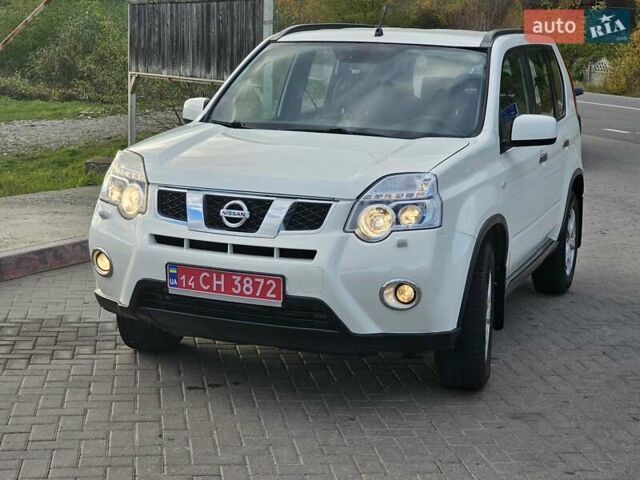 Белый Ниссан ИксТрейл, объемом двигателя 2 л и пробегом 205 тыс. км за 11599 $, фото 6 на Automoto.ua