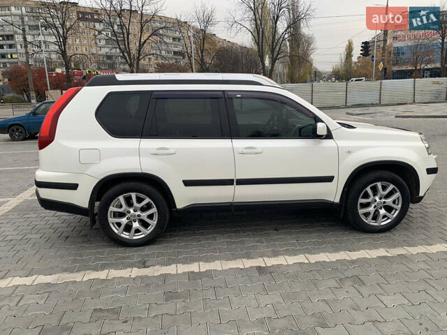 Белый Ниссан ИксТрейл, объемом двигателя 2 л и пробегом 191 тыс. км за 11200 $, фото 6 на Automoto.ua