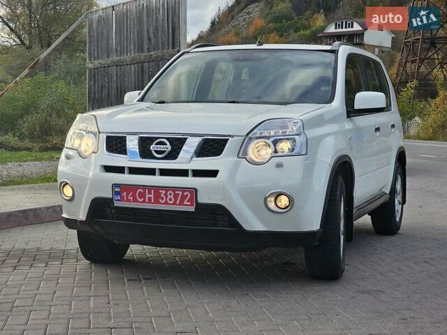 Белый Ниссан ИксТрейл, объемом двигателя 2 л и пробегом 205 тыс. км за 11599 $, фото 7 на Automoto.ua
