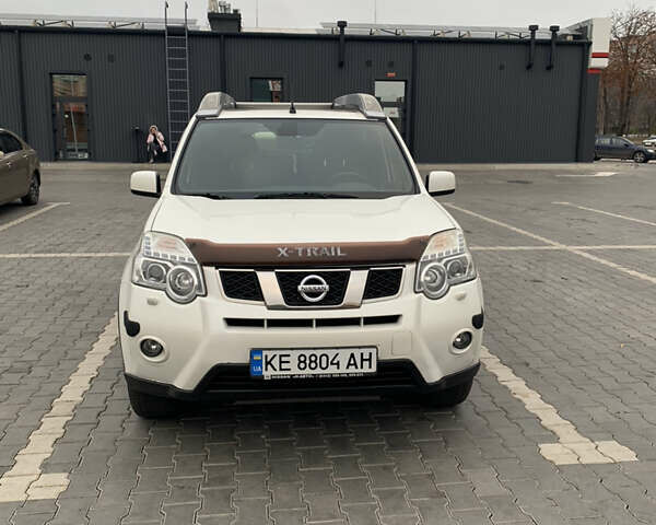 Белый Ниссан ИксТрейл, объемом двигателя 2 л и пробегом 191 тыс. км за 11200 $, фото 1 на Automoto.ua